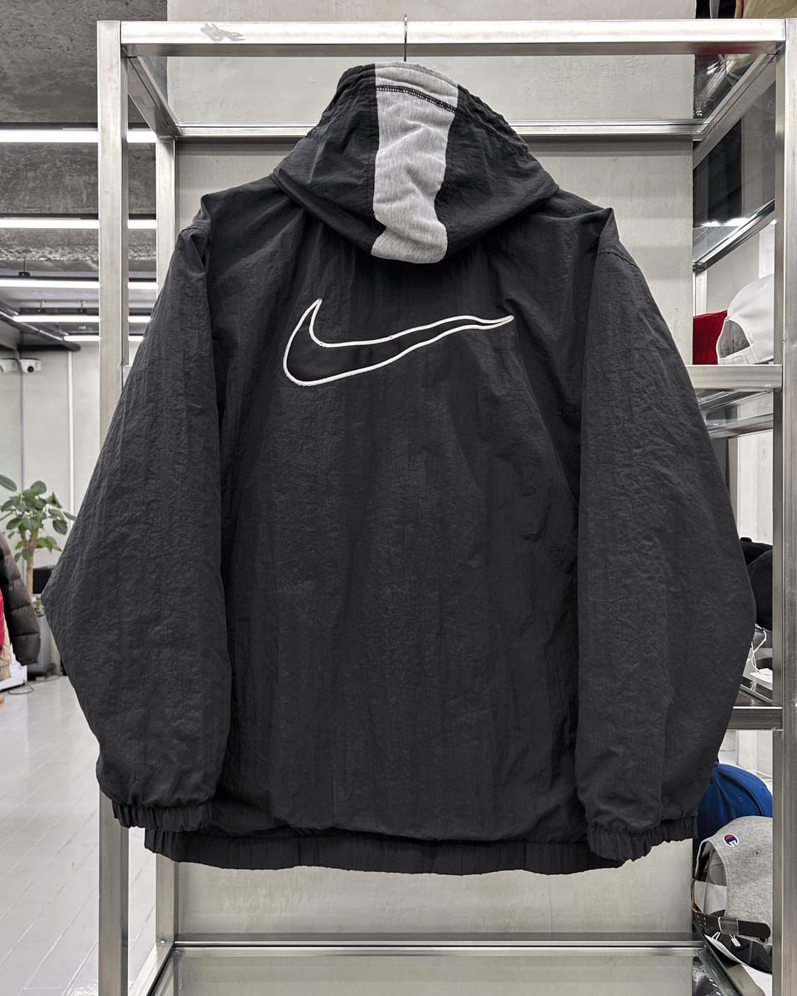 나이키 90s 빅스우시 나일론쉘 퀼티드 후드 점퍼 블랙 상품이미지1