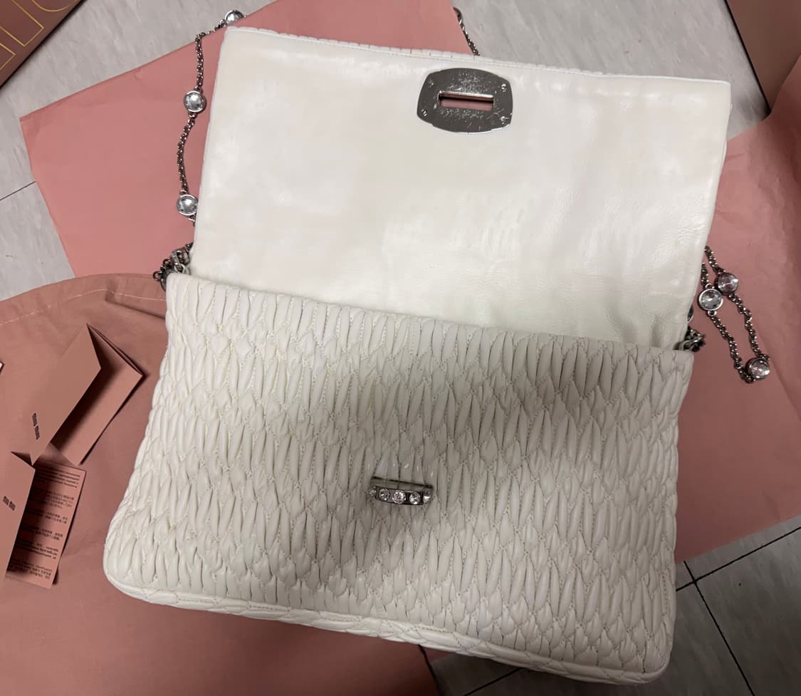 [정품] 미우미우 크리스탈 가죽백 라지 상품이미지4