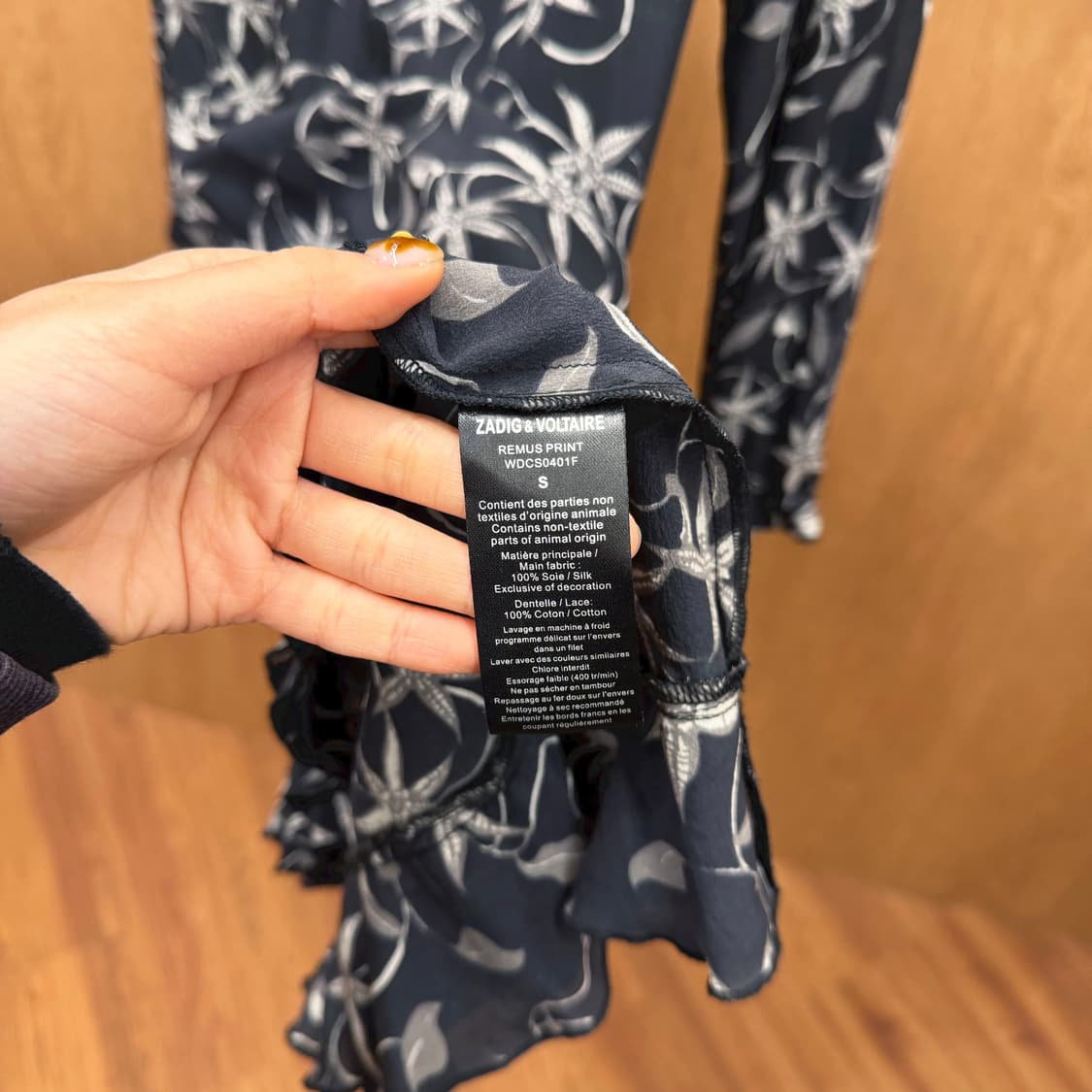 쟈딕 앤 볼테르 실크 미디 원피스 플로럴 프린팅 레이스 플리츠 장식 블랙 상품이미지8