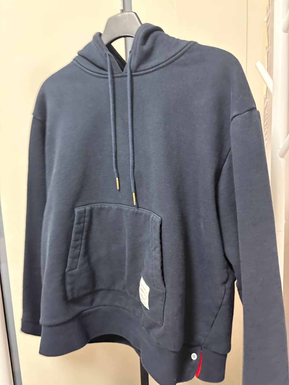 톰브라운 백삼선 네이비 후드티 5사이즈 상품이미지2