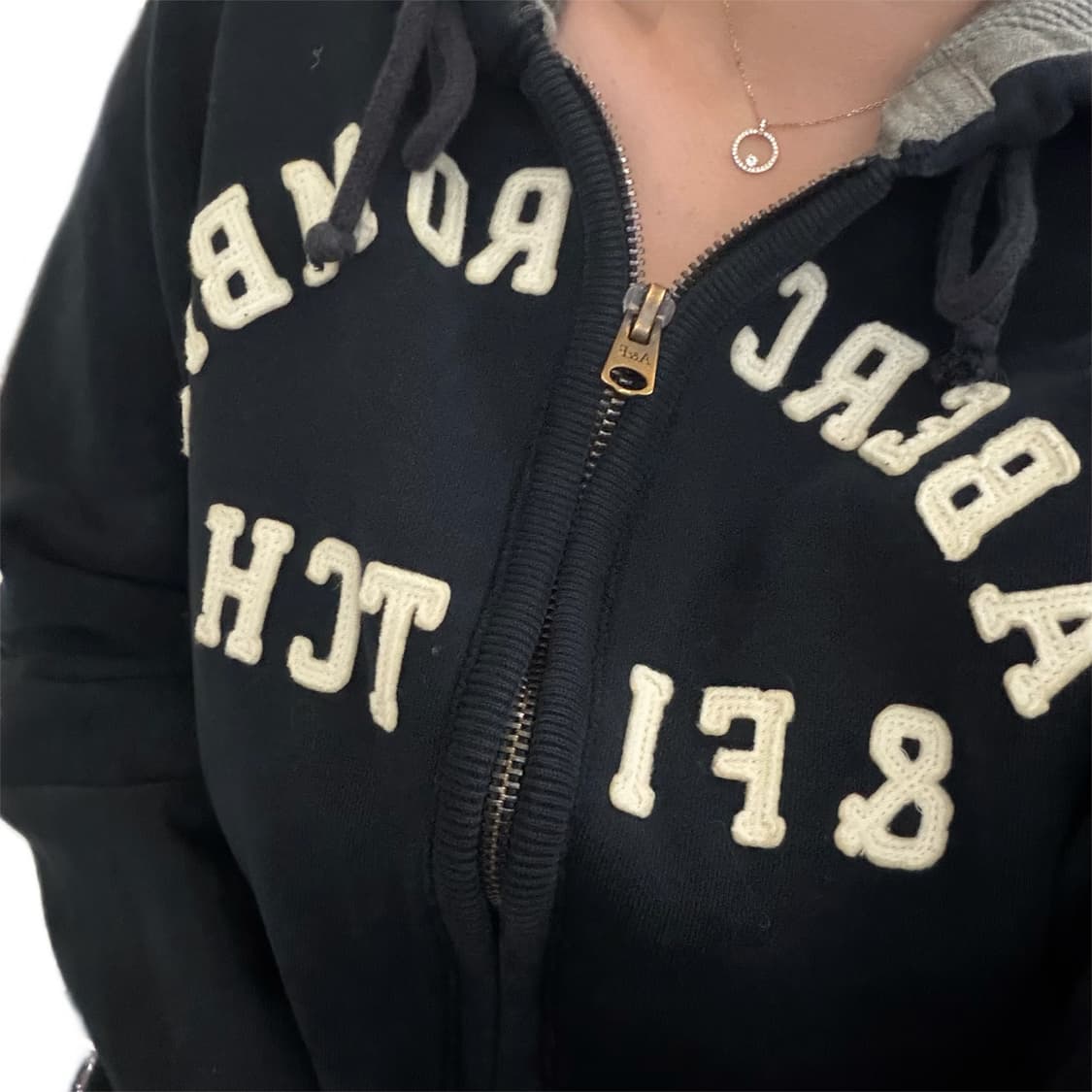 ✨아베크롬비 화이트 아치로고 네이비 후드집업✨ 상품이미지2