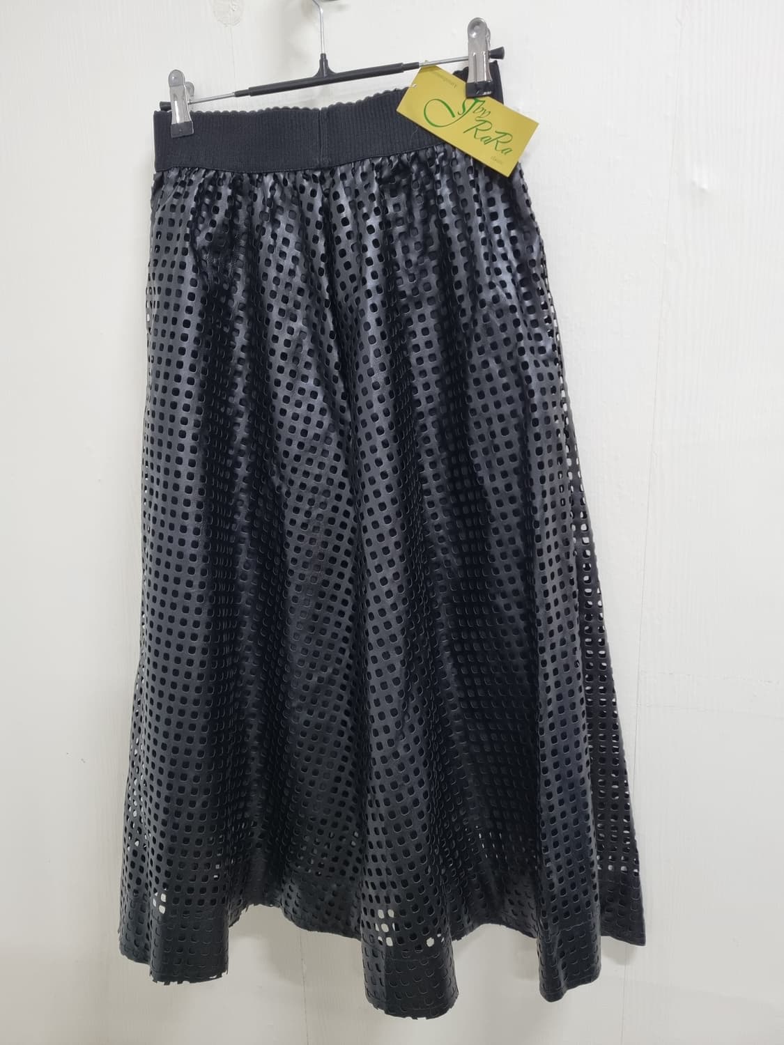 J by RaRa 새제품 블랙 펀칭 롱 스커트 55, 66사이즈 상품이미지3