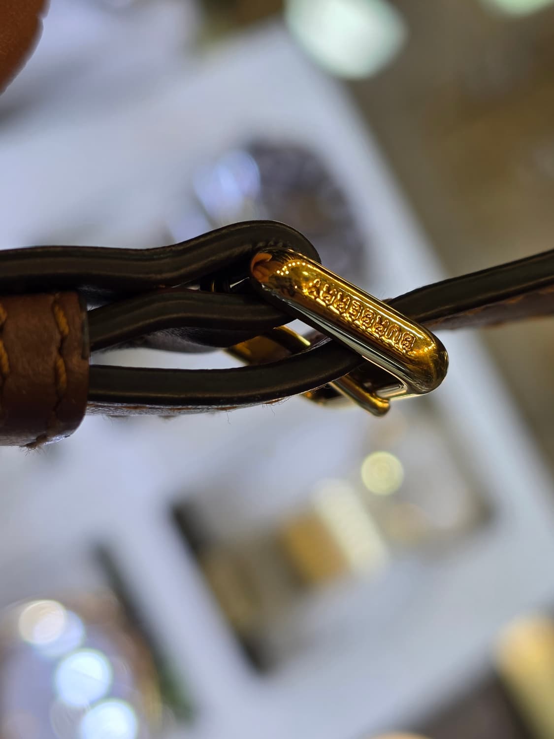 버버리Burberry의 아이콘 스트라이프 월렛 온 크로스바디 백 상품이미지5