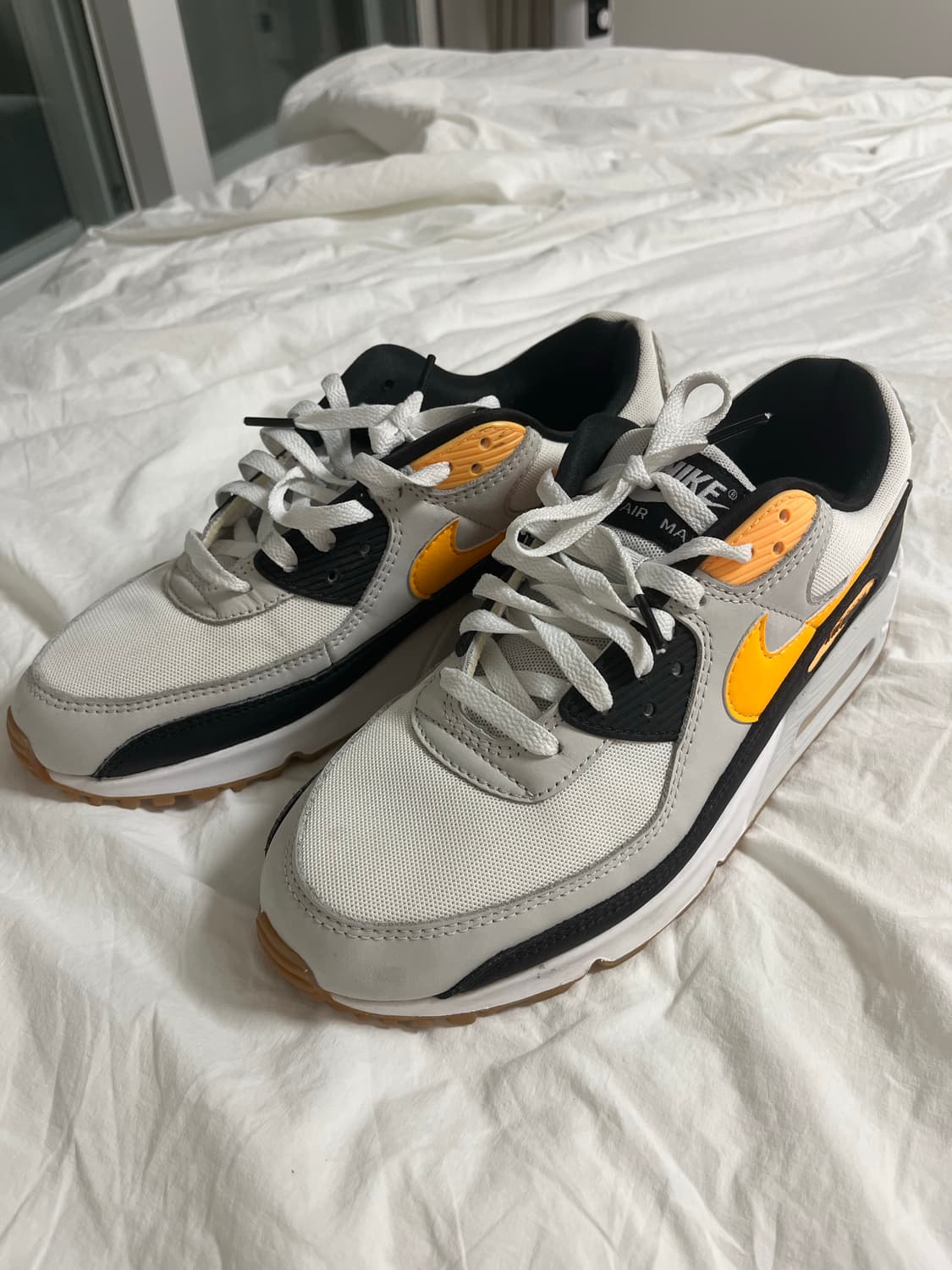 나이키 에어맥스90 화이트오렌지 색상 상품이미지2