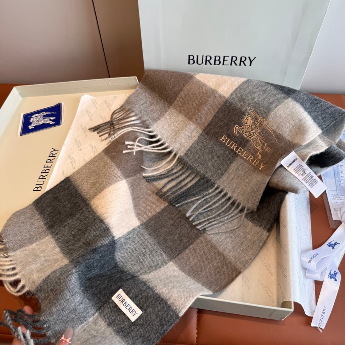 버버리숙녀 리버서블 스카프100% 램스울
 상품이미지4