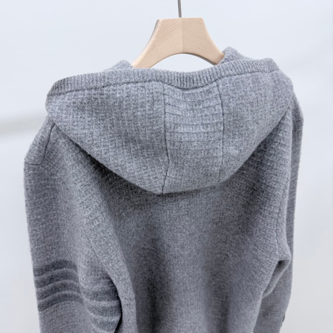 [S+급/5] 톰브라운 사선완장 캐시미어 니트 후드집업 그레이 상품이미지6