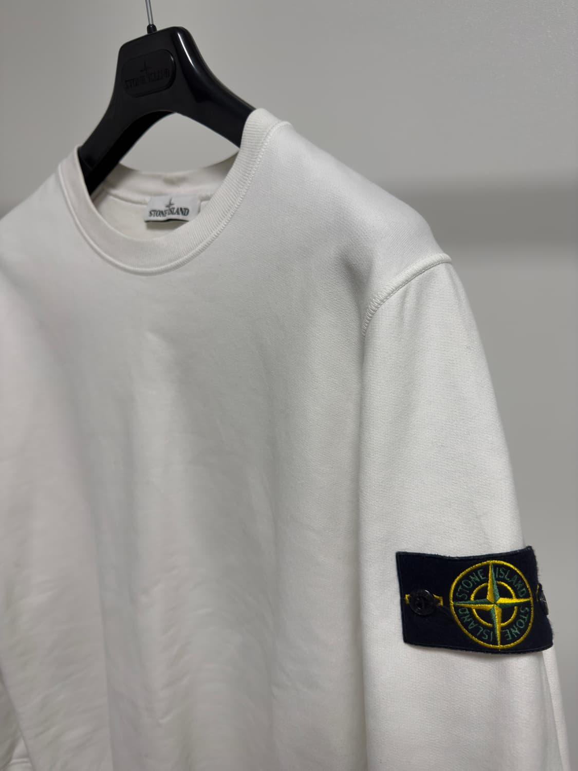 [ L ] 스톤아일랜드 맨투맨 스웻셔츠 화이트 상품이미지2