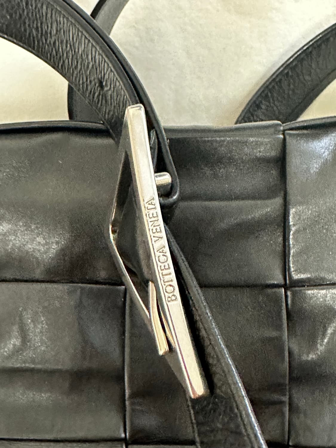 보테가베네타 카세트백 버클 블랙 유광 상품이미지5