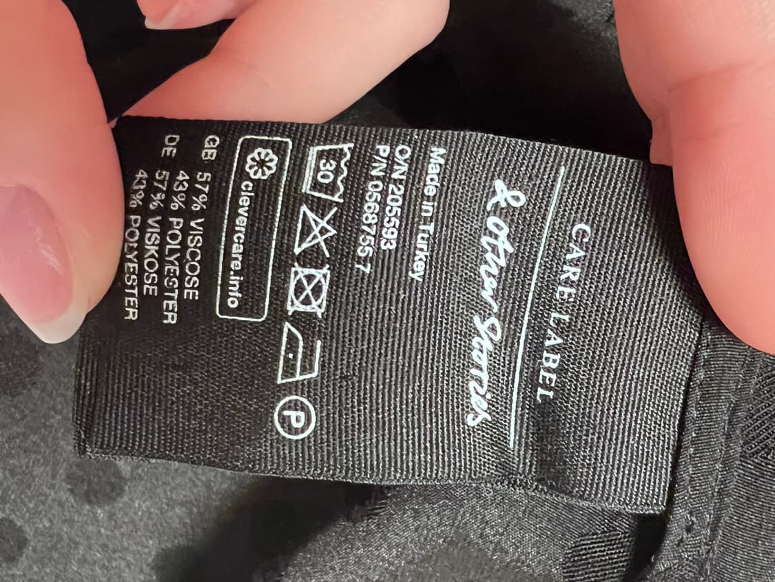 앤아더 스토리즈 검정 도트 프릴 브랄우스  상품이미지5