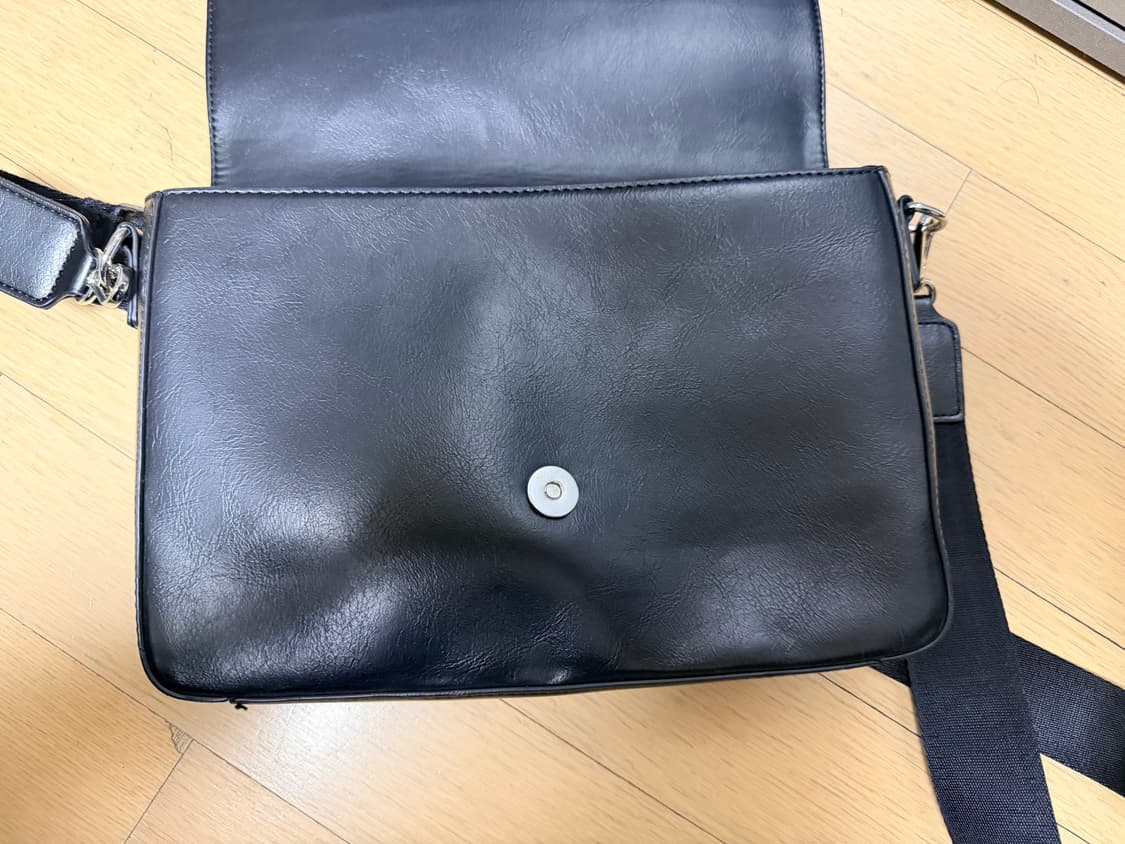 질바이질스튜어트 남성 유스 라인 블랙 크로스백 상품이미지4