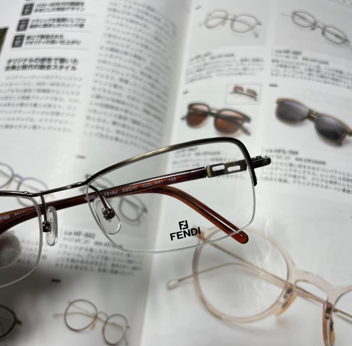 FENDI 펜디 티타늄 반무테 명품 안경 상품이미지2