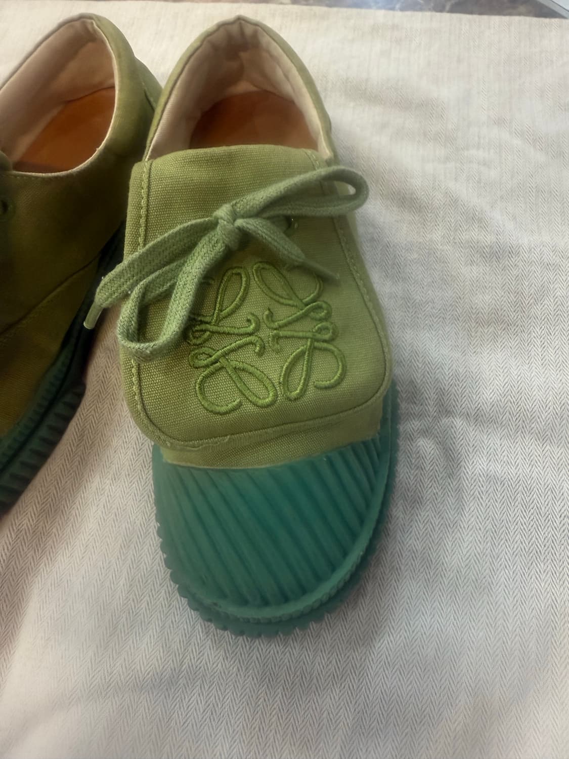 37/235-240 정품 로에베 아나그램 플랩 스니커즈 팝니다 상품이미지2