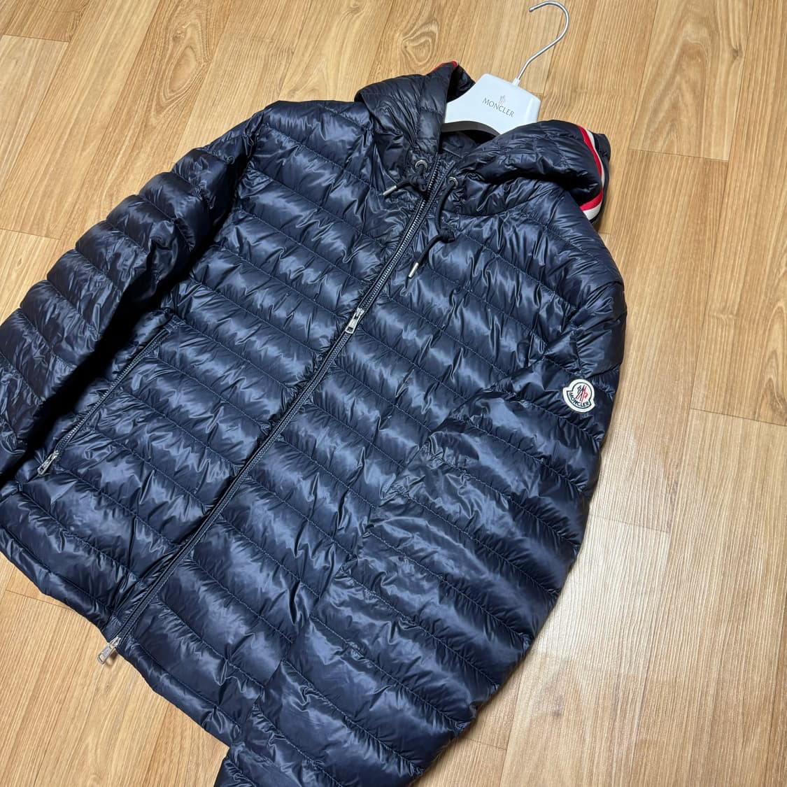 몽클레어 지룩스 후드경량패딩 5사이즈 다크네이비 상품이미지2