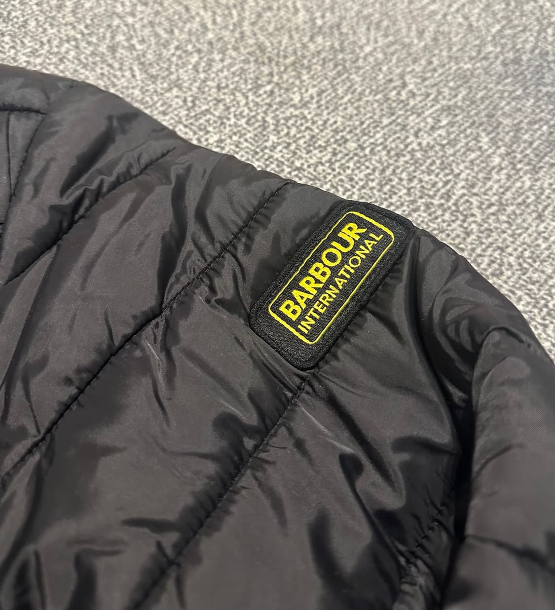 바버 Ouston 퀄팅 후드 경량패딩 L 상품이미지2