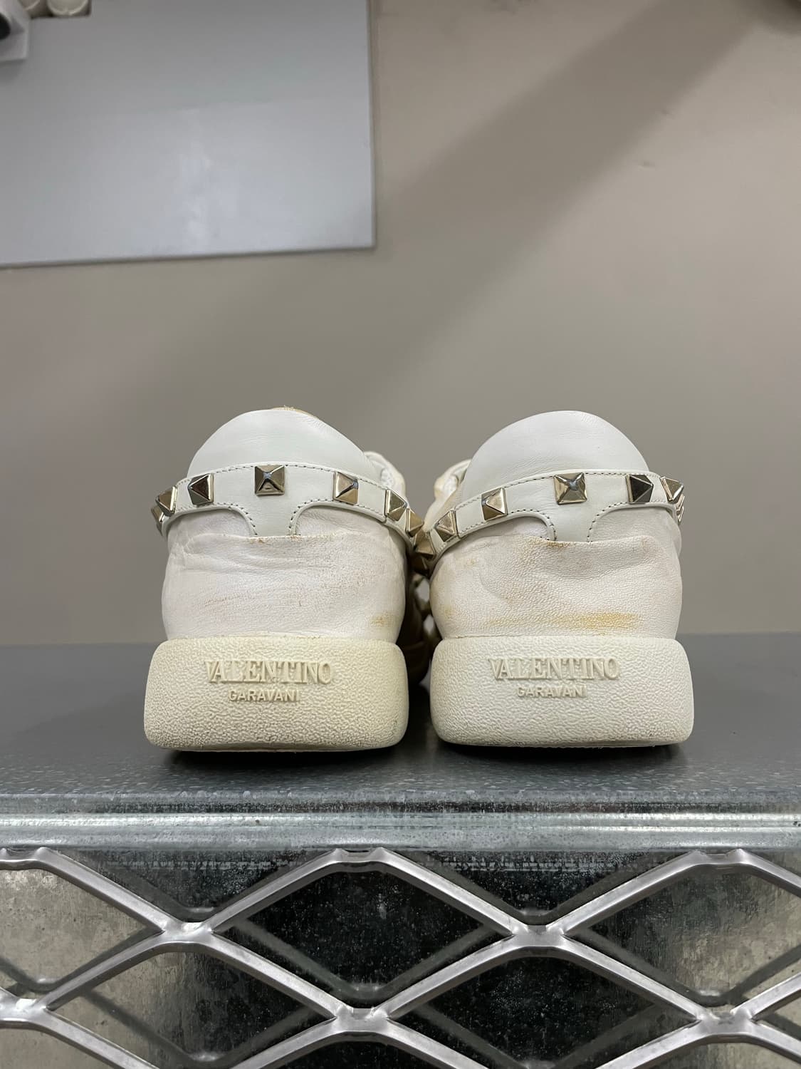 발렌티노 락스터드 스니커즈 37.5 상품이미지3