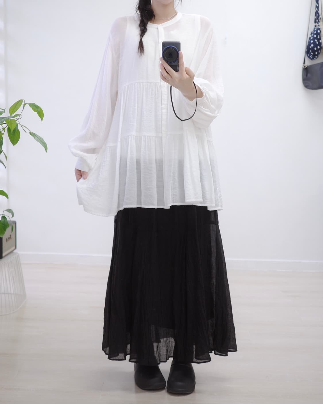 White kangkang Blouse 상품이미지1
