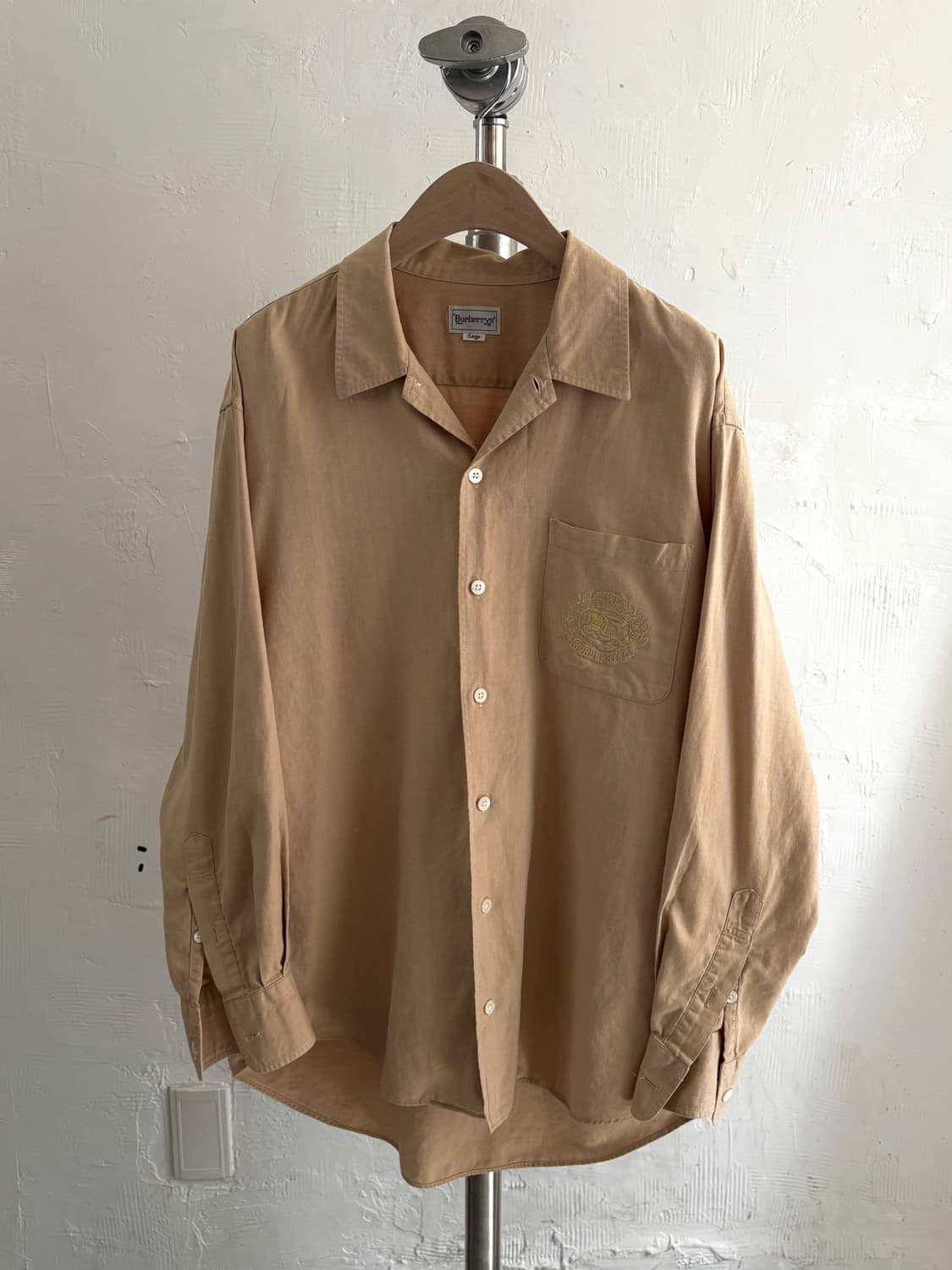 Burberry 버버리 크레스트로고 베이지 컬러 셔츠 상품이미지1