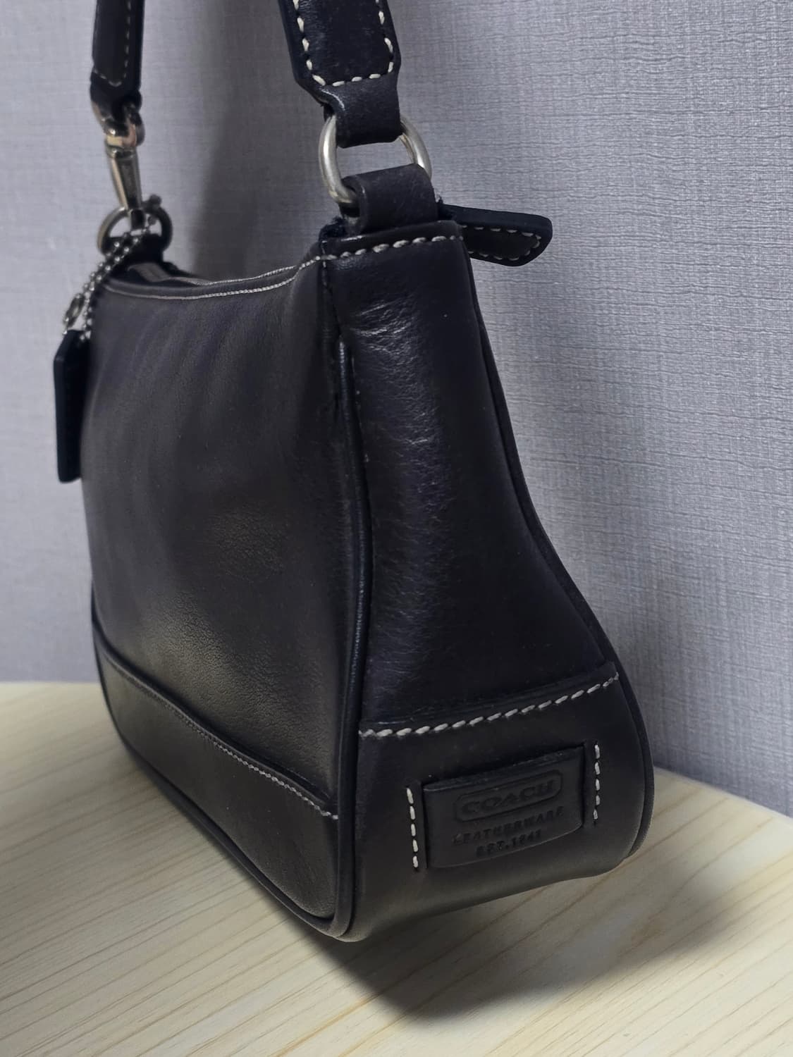 Coach 코치 햄프턴 바게트 토트백 블랙 상품이미지4