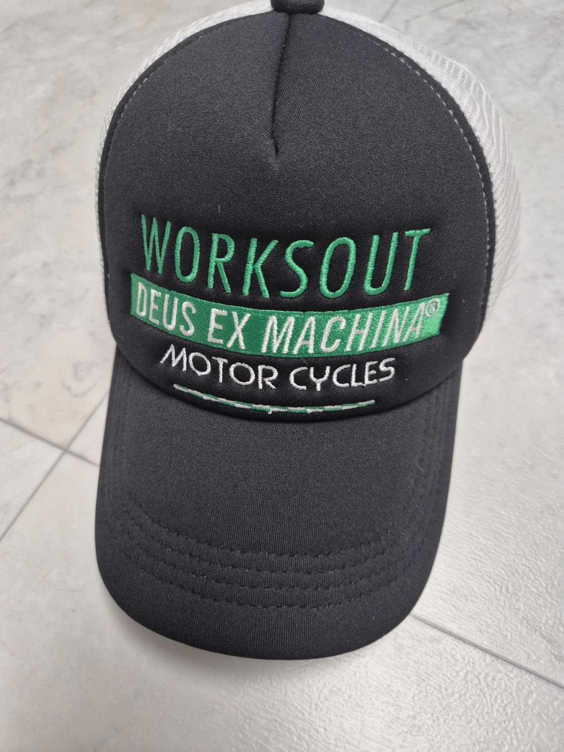 데우스 엑스 마키나 x 웍스아웃 모자판매합니다 상품이미지1