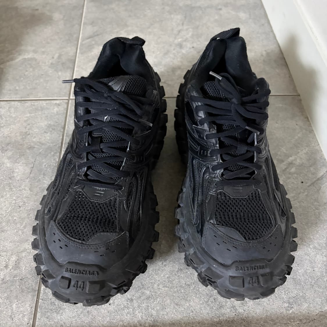 발렌시아가 디펜더 44 상품이미지1