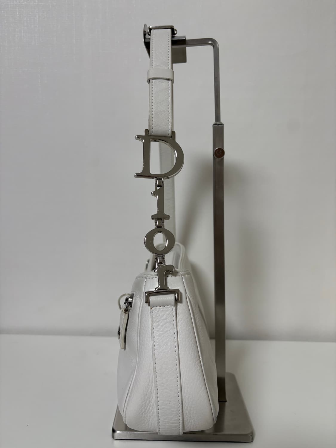 디올 디링 새들백 레더화이트 상품이미지4