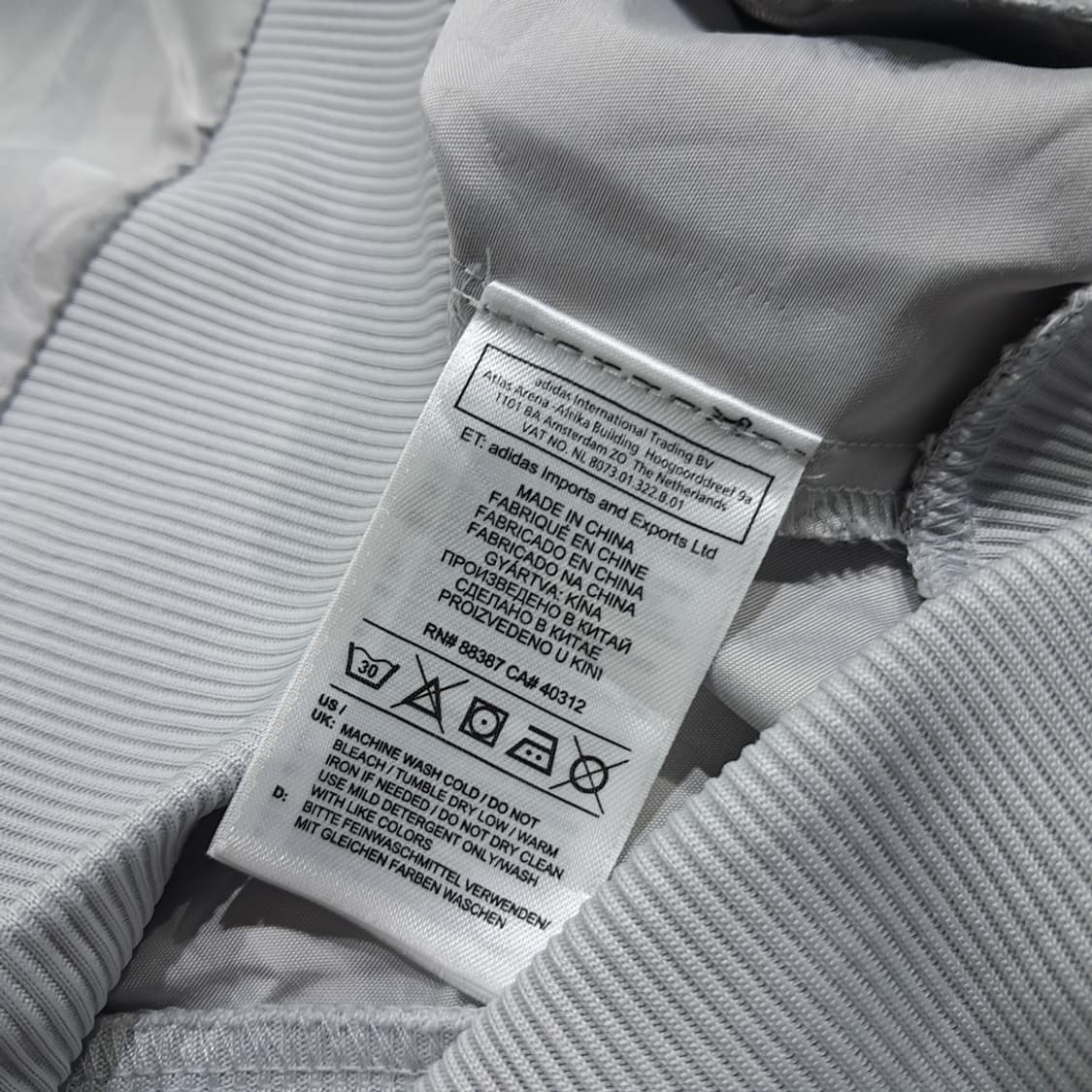 CK129 M 아디다스 니고 25 협업 실버 새틴 빅로고 봄버 자켓 상품이미지6