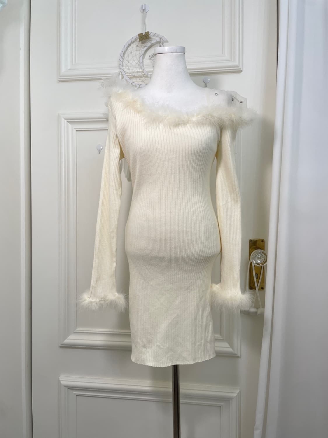 cream ivory fur crystal point diagonal m 상품이미지1