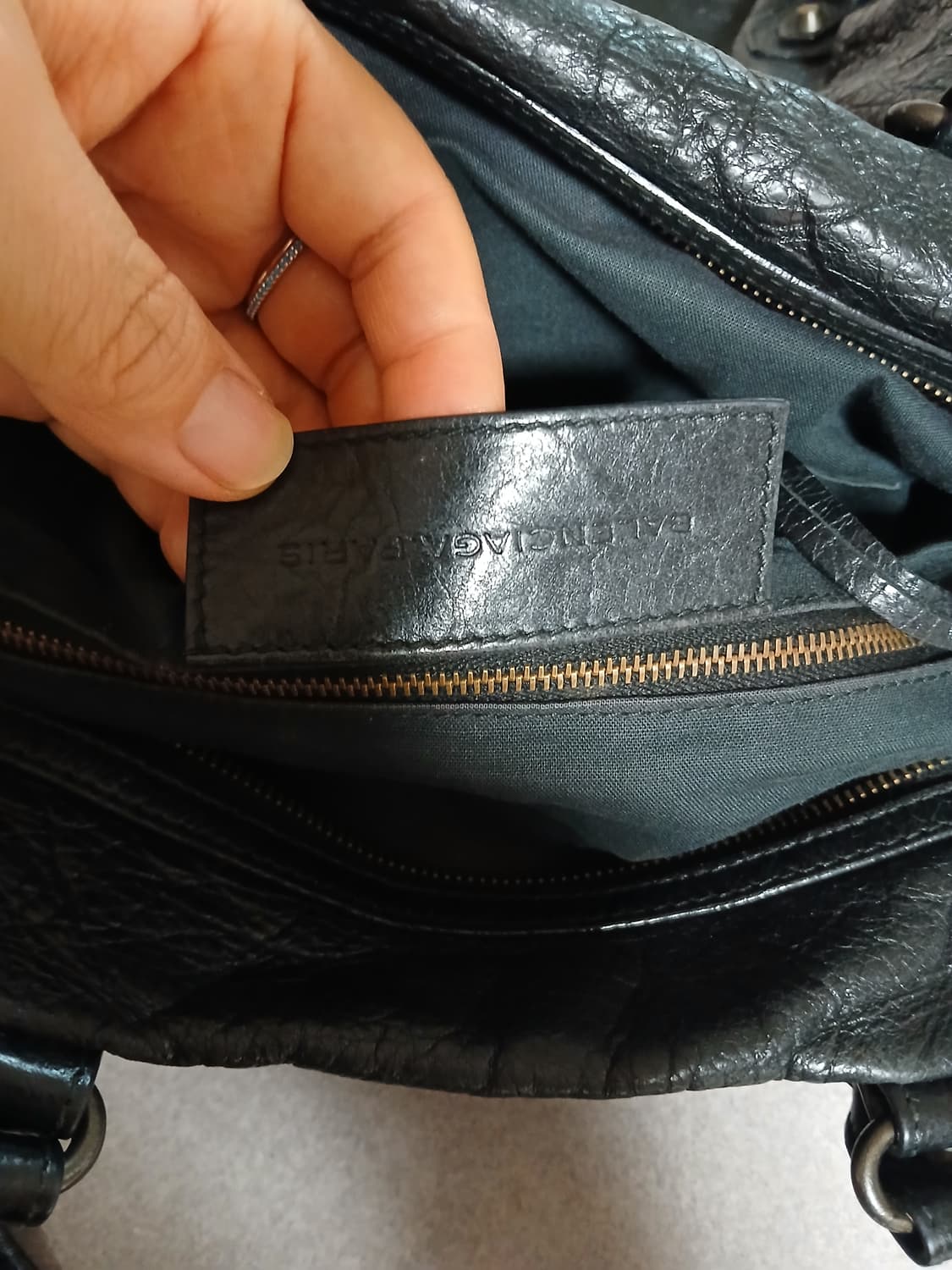 발렌시아가 자이언트 모터백 상품이미지4
