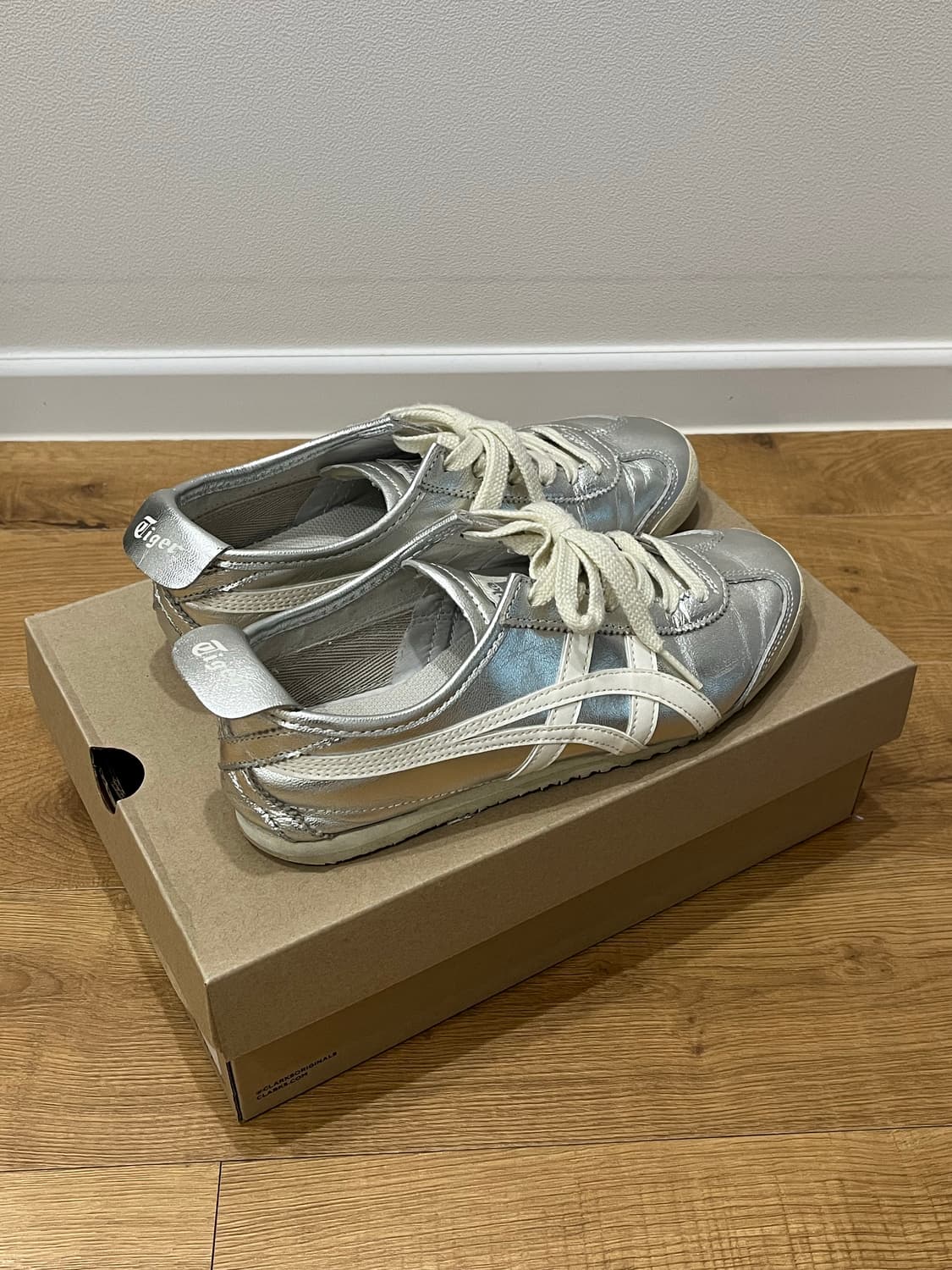 오니츠카타이거 멕시코66 실버 235 상품이미지3