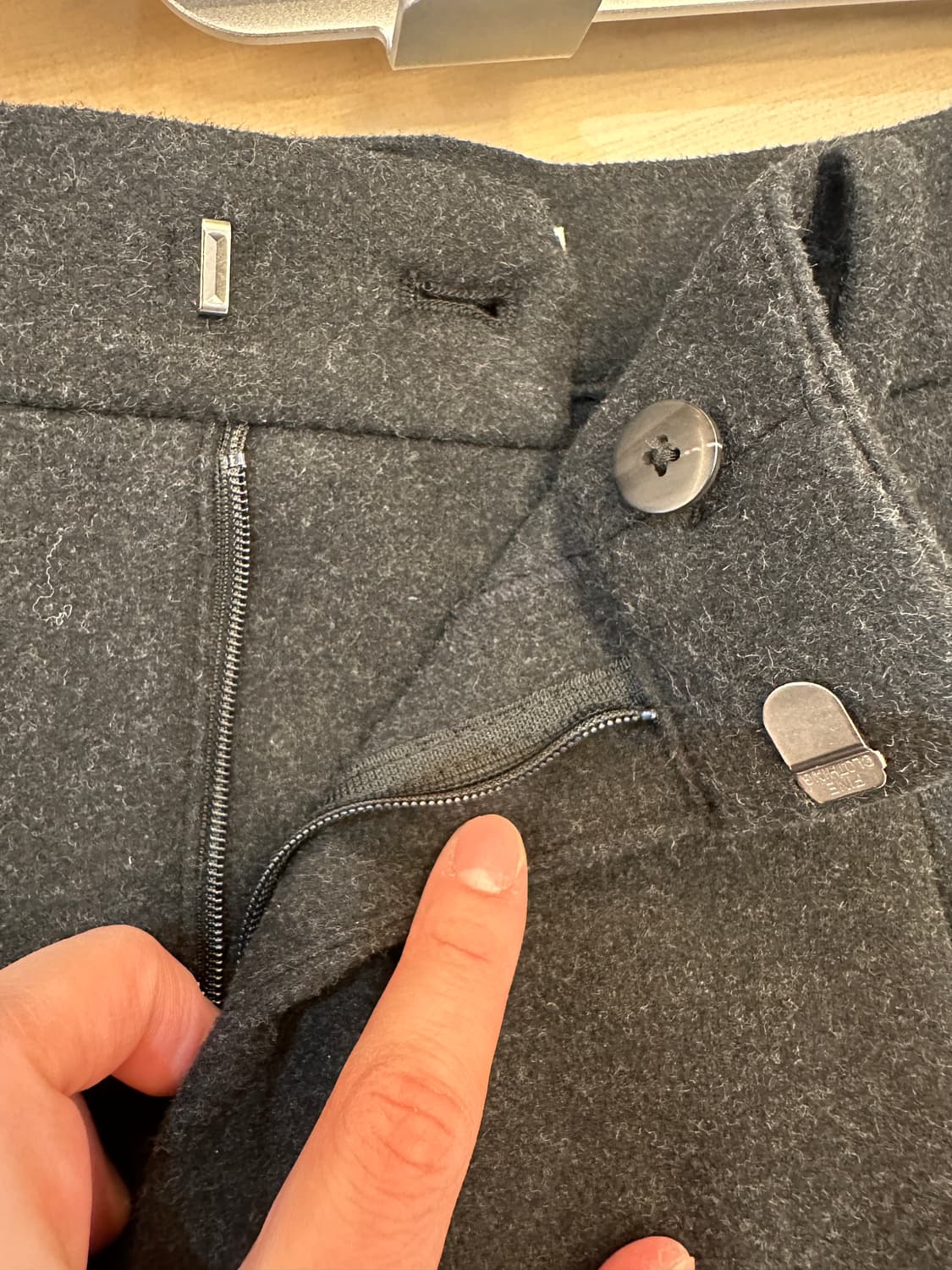 L) 유니클로 꼼뜨와데 꼬또니에 챠콜 그레이 핀턱 코튼 팬츠 상품이미지3