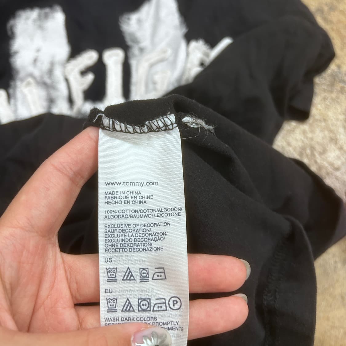 타미힐피거 빈티지 스타일 블랙 반팔티셔츠 상품이미지5