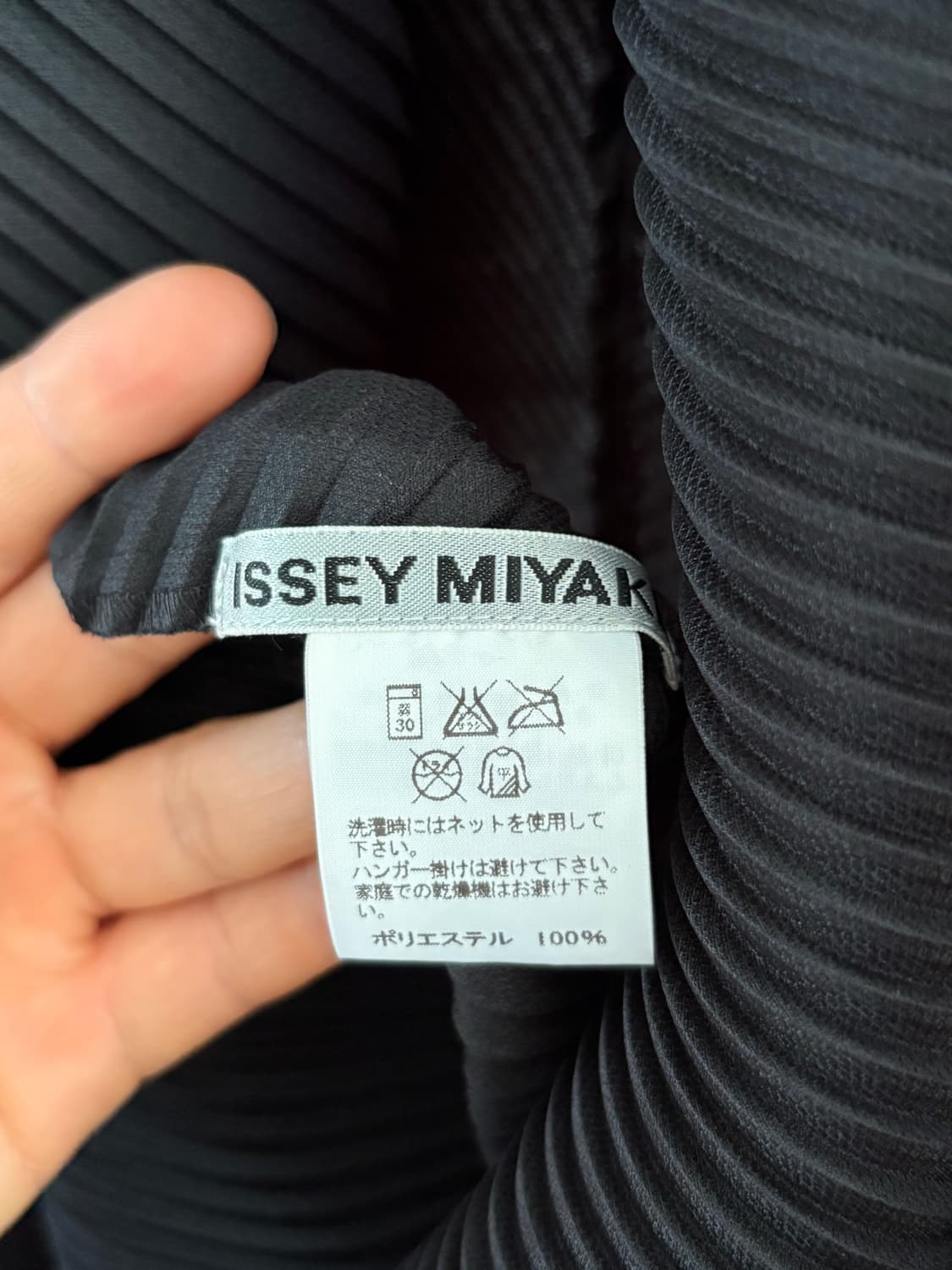 Issey Miyake 이세이미야케 플리츠 하이넥 블랙 코트 상품이미지9