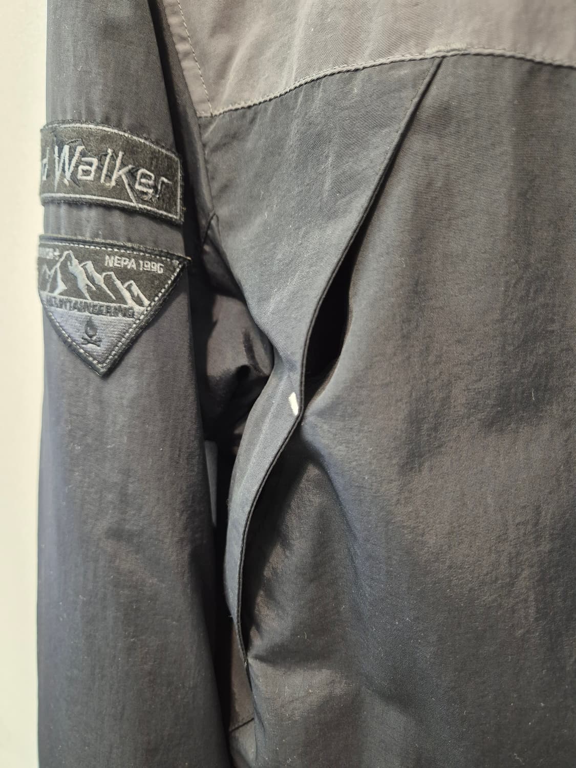 네파  남성 감정 바람막이 자켓 100
사이즈  실측  가슴단면 53 상품이미지4