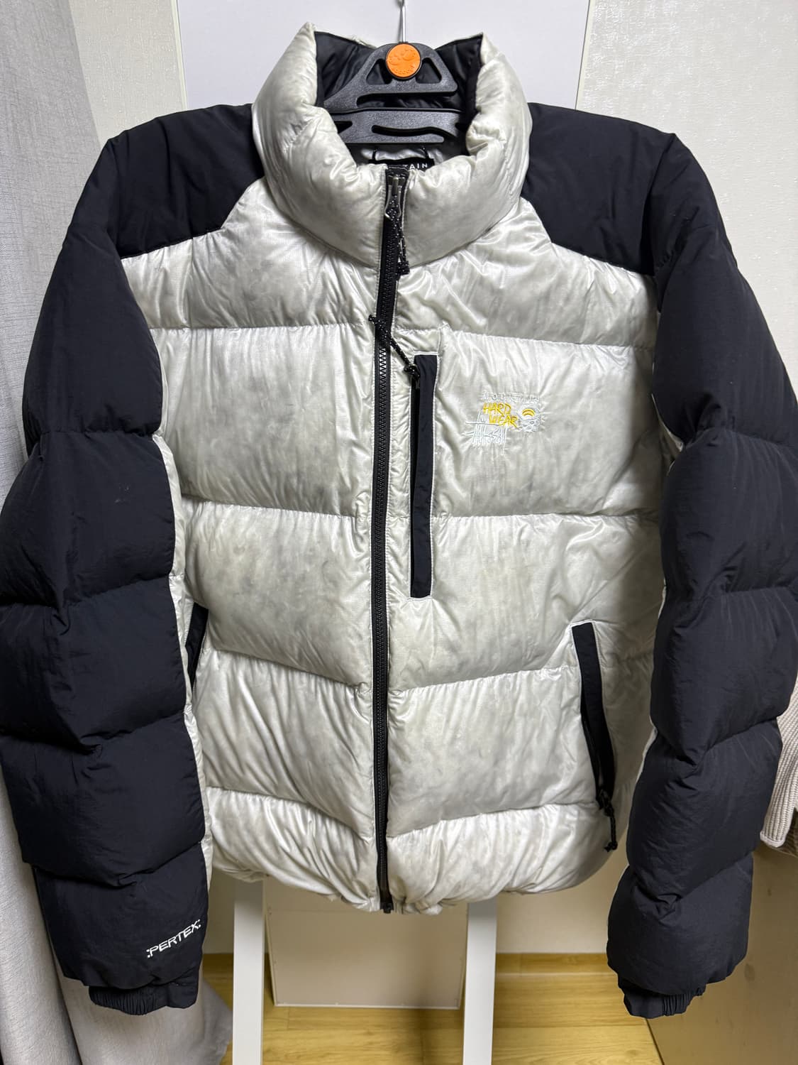 스투시 x 마운틴 하드웨어 서브제로 다운 자켓 문샷 그레이 블랙 상품이미지1