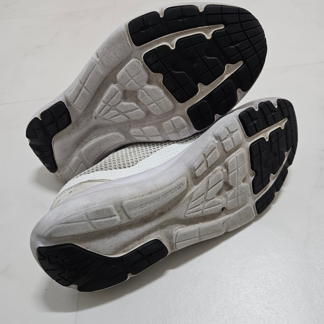 언더아머 UA 써지3 런닝화 280mm 상품이미지7