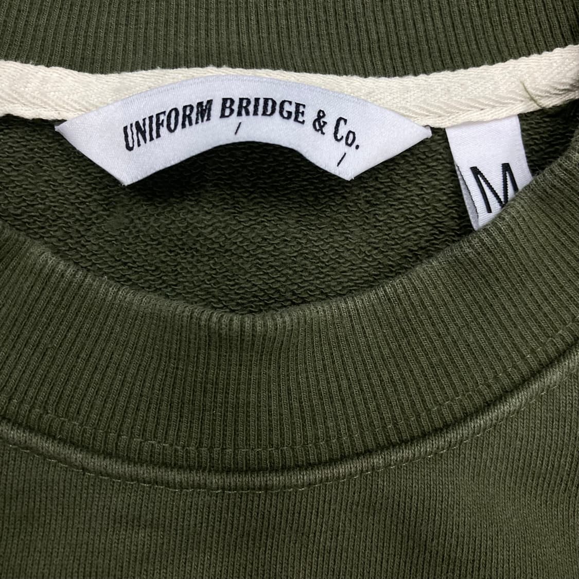 유니폼 브릿지 카키 컬러 1960 빅로고 맨투맨 상품이미지3