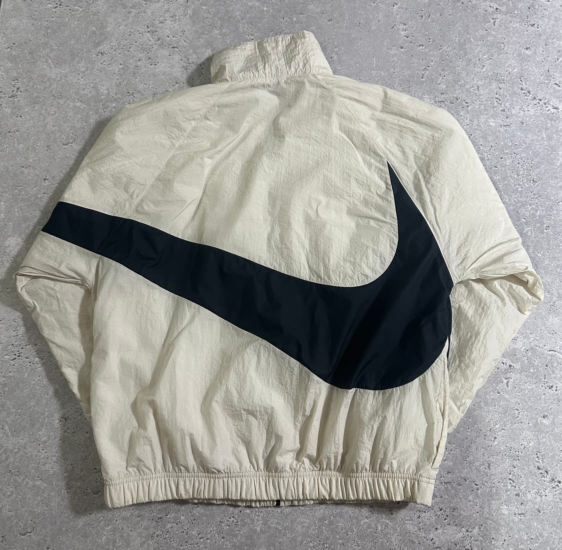 Nike 크림 빅 스우시 우븐 자켓 상품이미지3