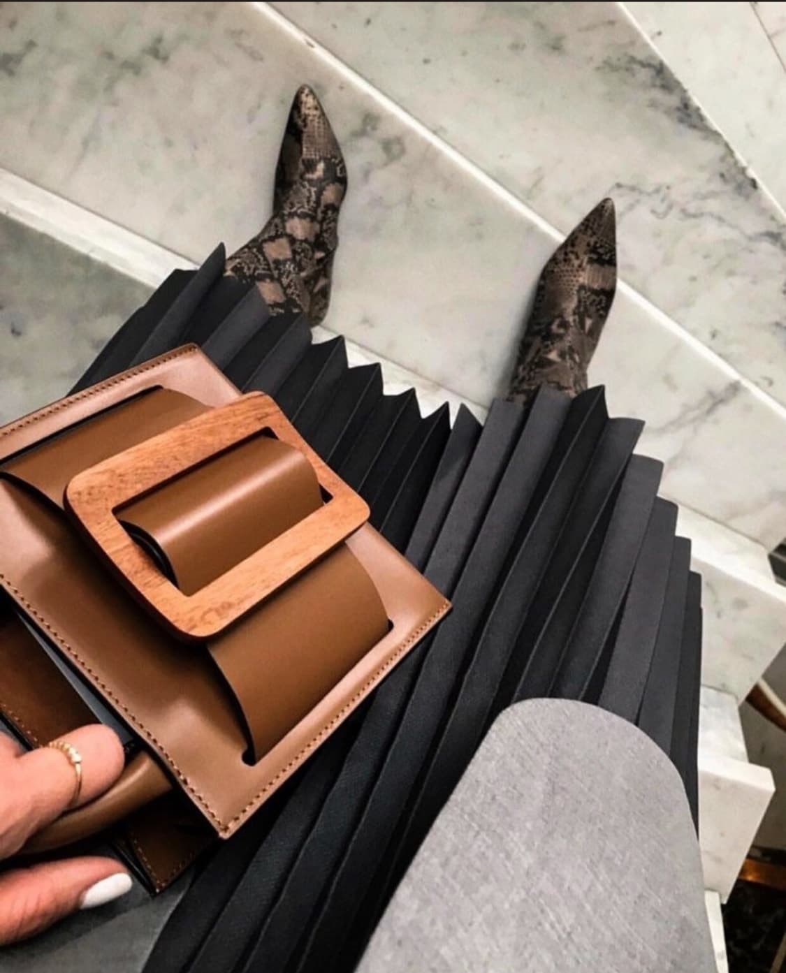 페이퍼문. 메탈릭 플리트 스커트 블랙_55 상품이미지1