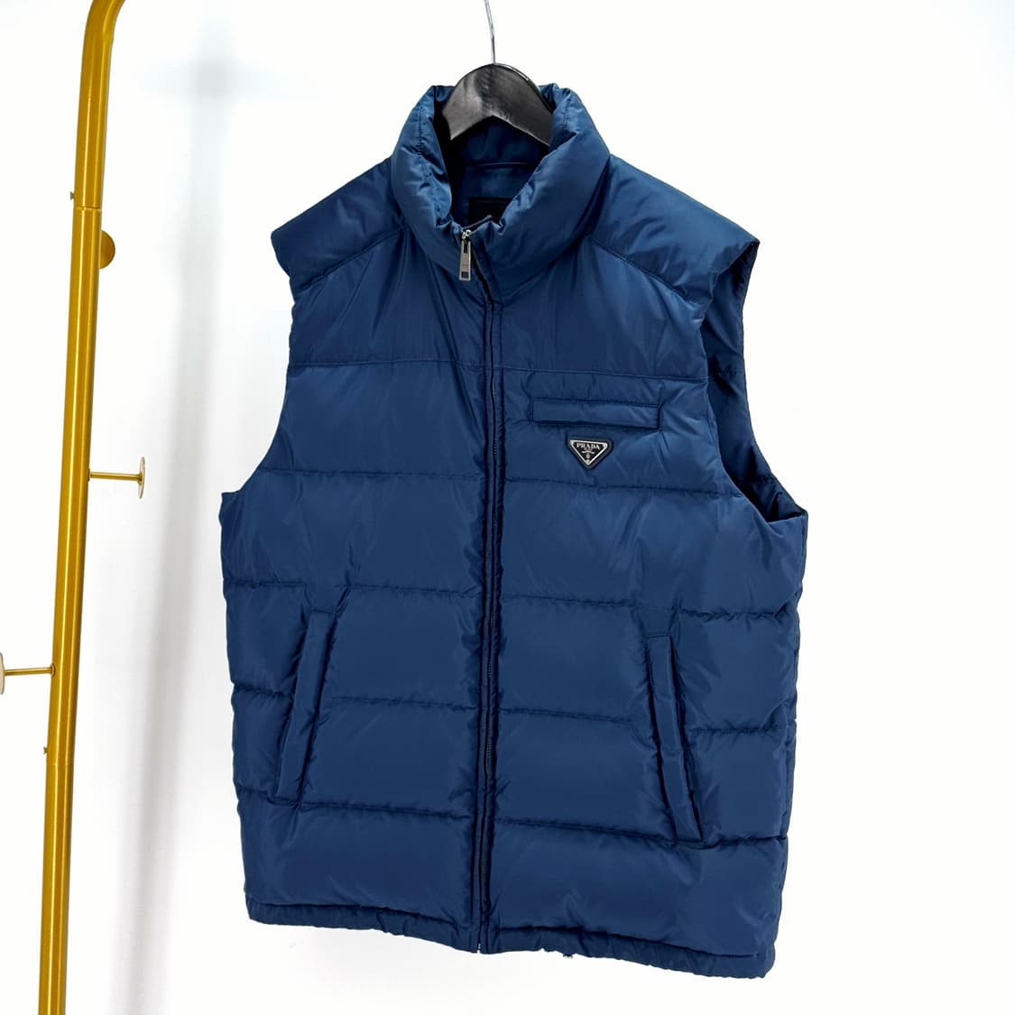 [54사이즈] 프라다 삼각로고 조끼 패딩 베스트 (SGJ191) 상품이미지3
