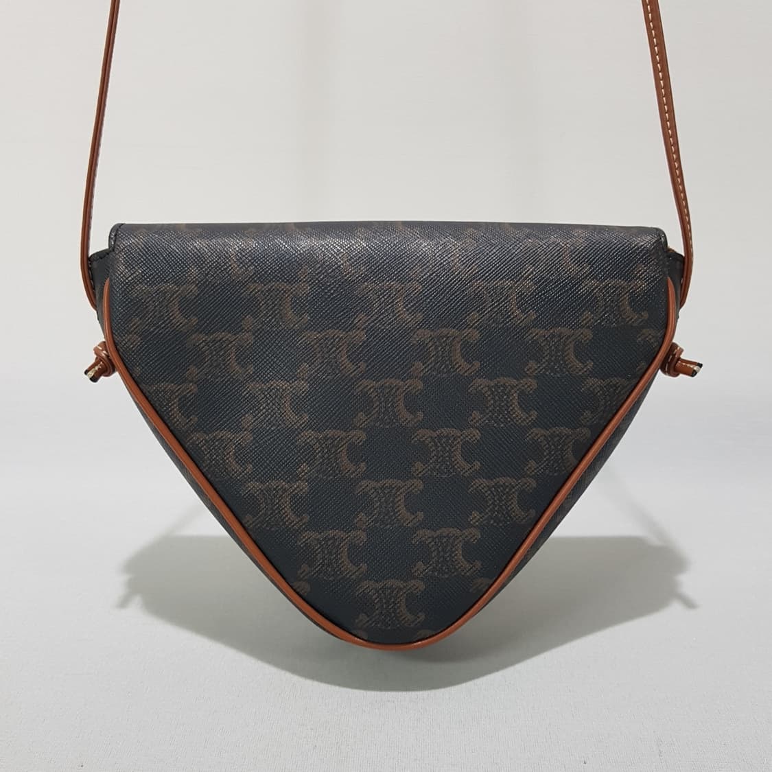 셀린느 트리오페 트라이앵글 숄더 크로스백 상품이미지5