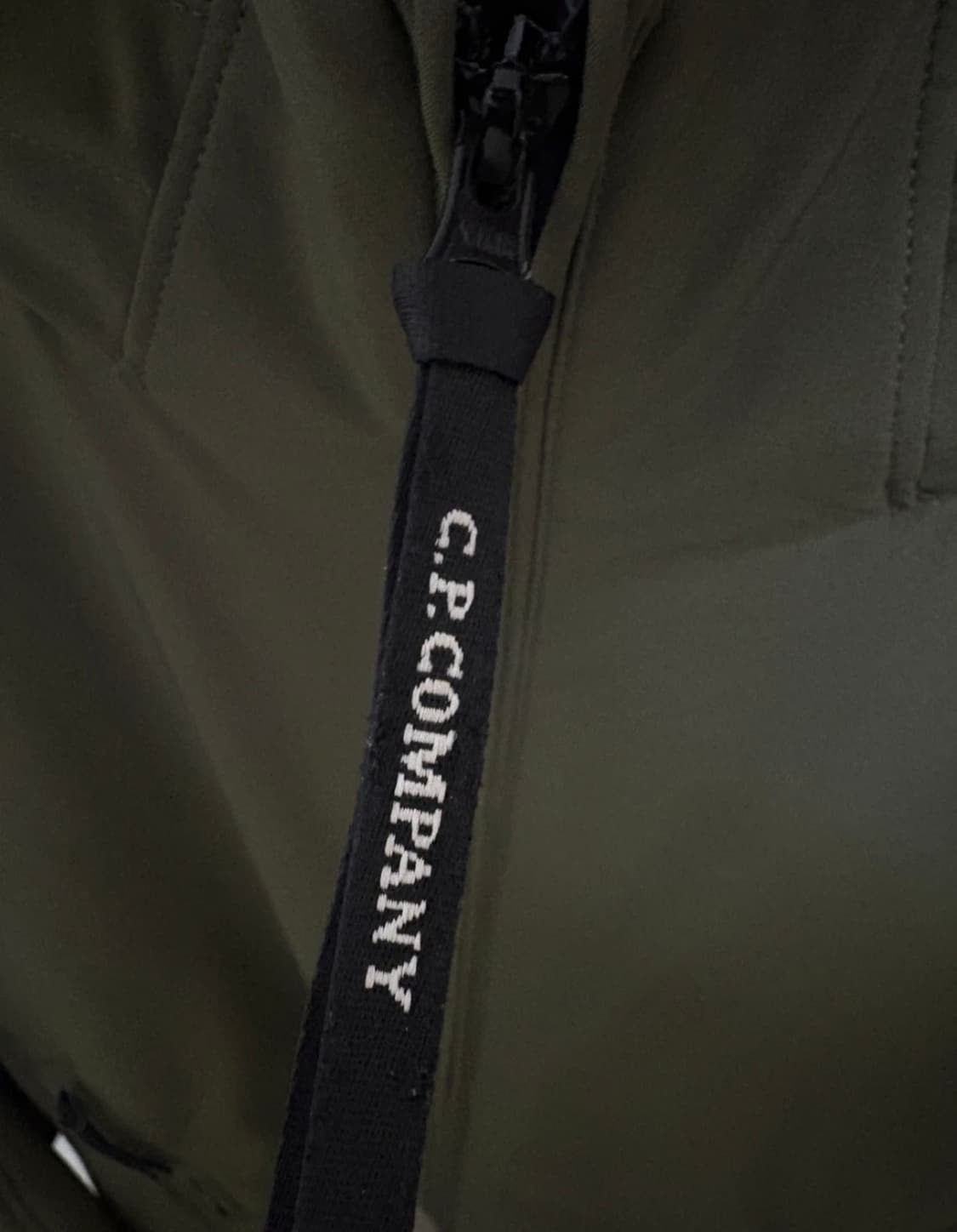 CP컴퍼니 25FW 바람막이 자켓 m사이즈 상품이미지3