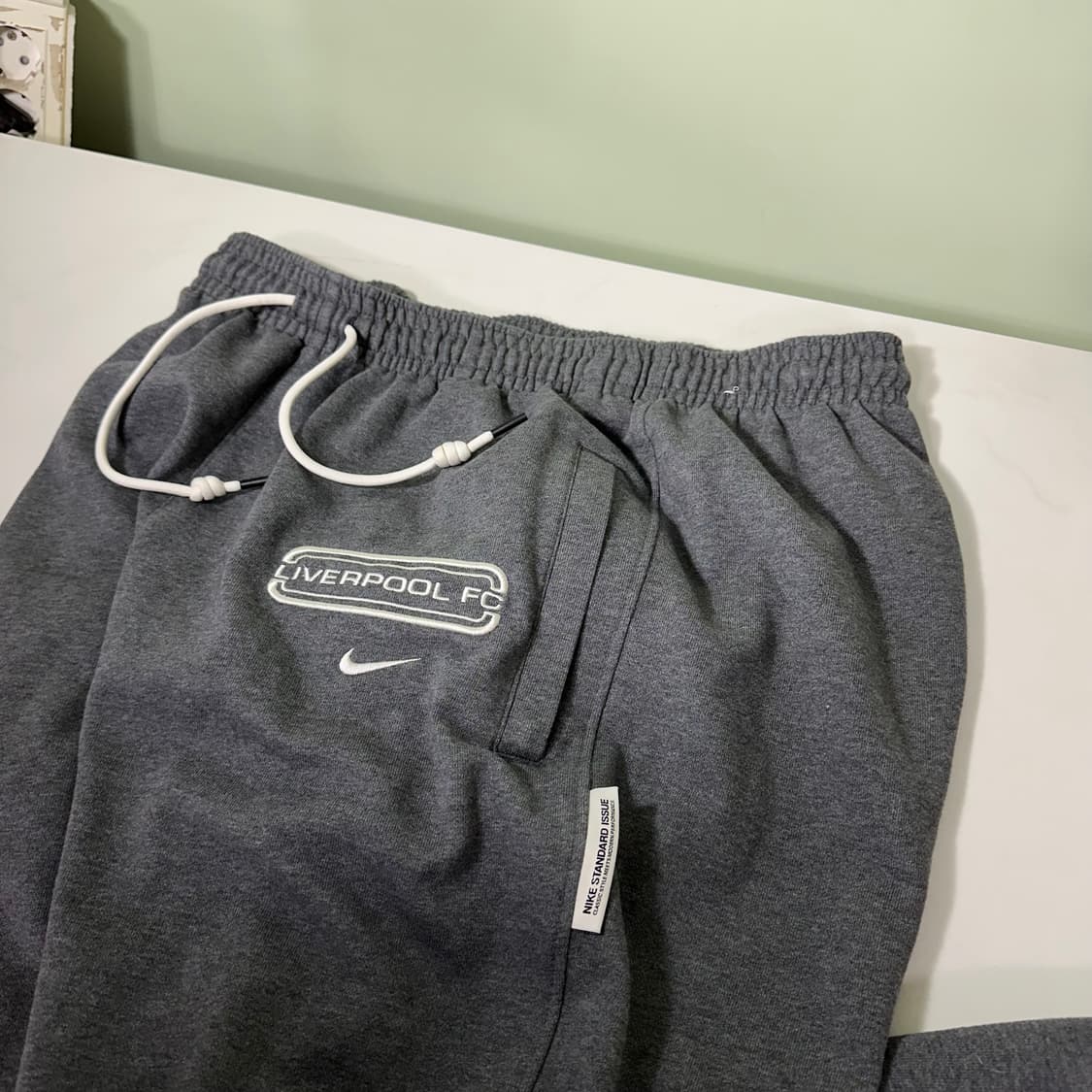XL 나이키 진그레이 리버풀FC 밴딩 스웻 조거팬츠 상품이미지1
