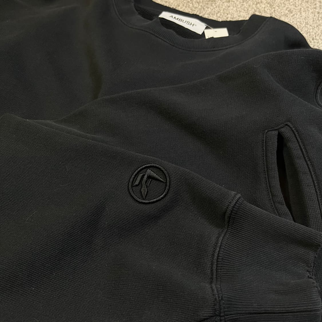 앰부쉬 디스트로이드 홀 맨투맨 상품이미지3