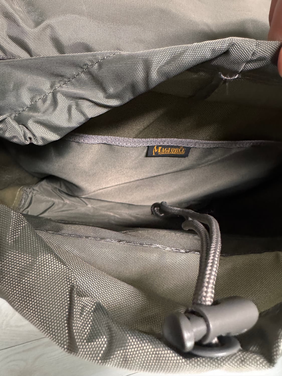 맥포스 로드러너 메신저백 카키 포리지 상품이미지4