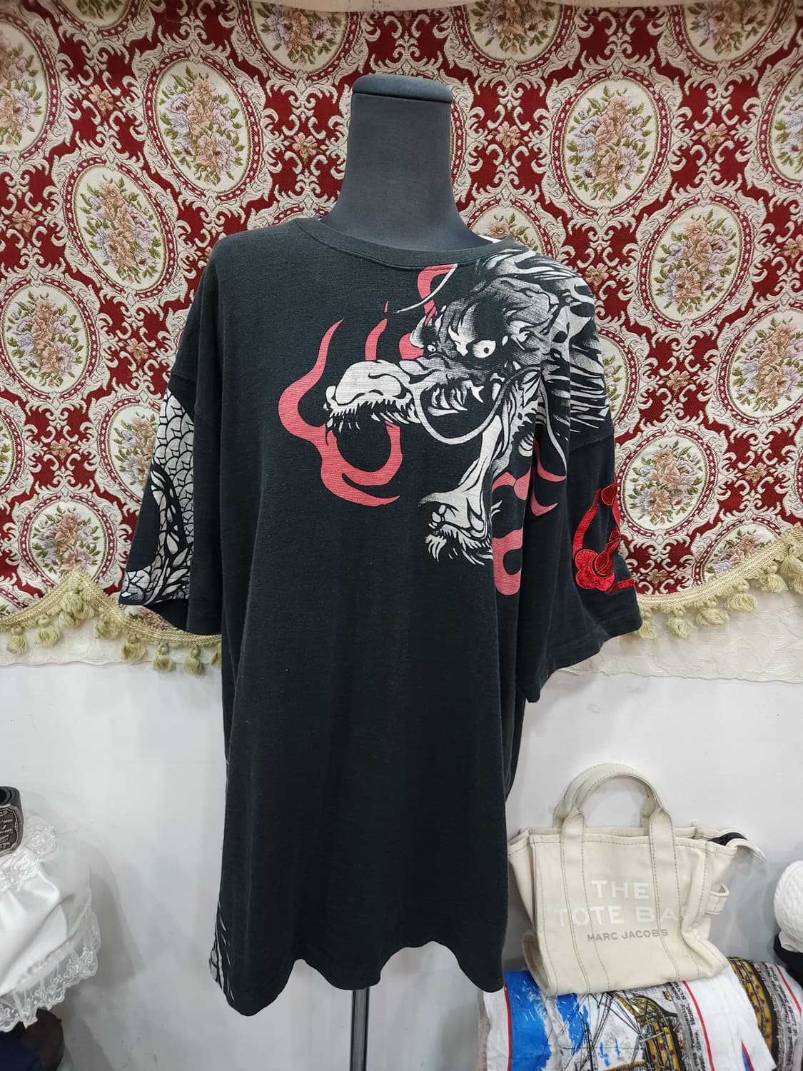 카라쿠리타마시 용나염 반팔티

 상품이미지1
