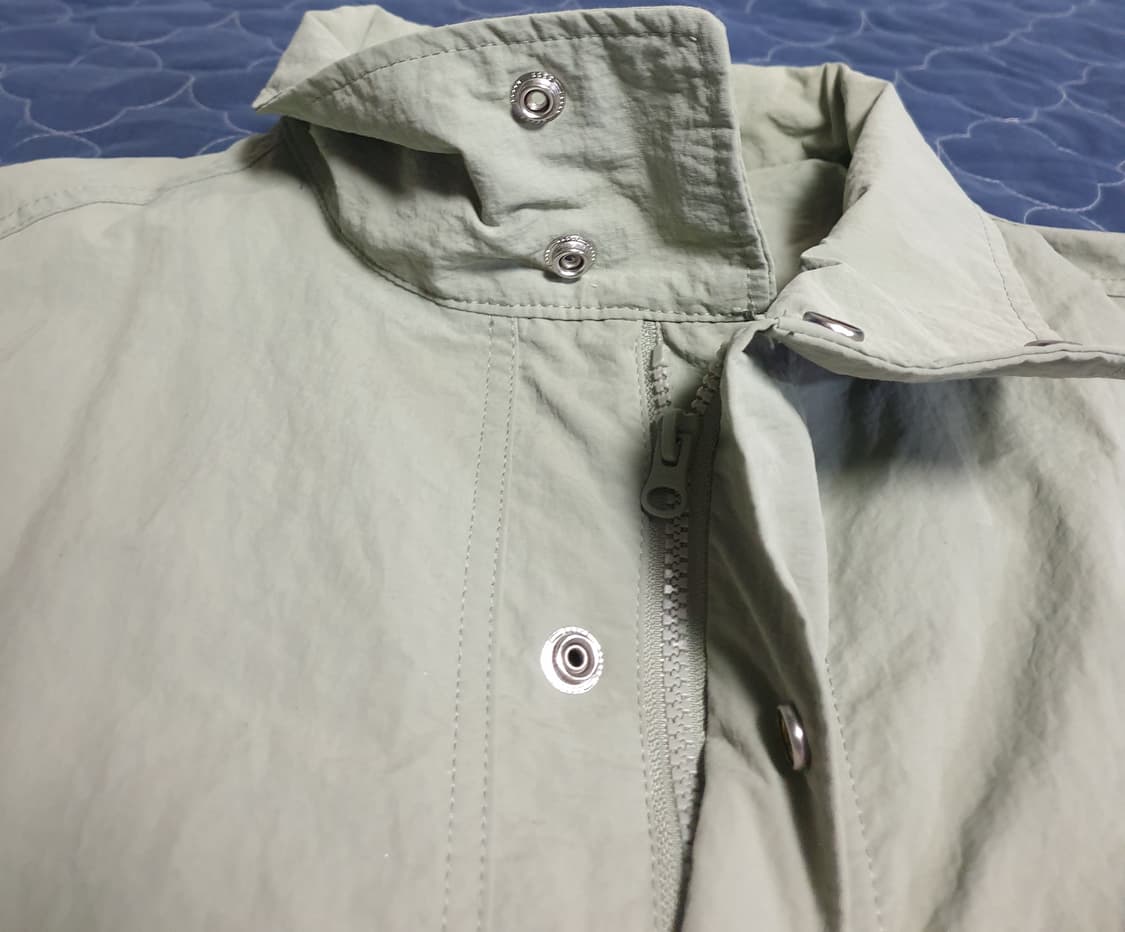 H&M 나일론 하프집업 하이넥 카라 아노락 연카키 (M) 상품이미지3