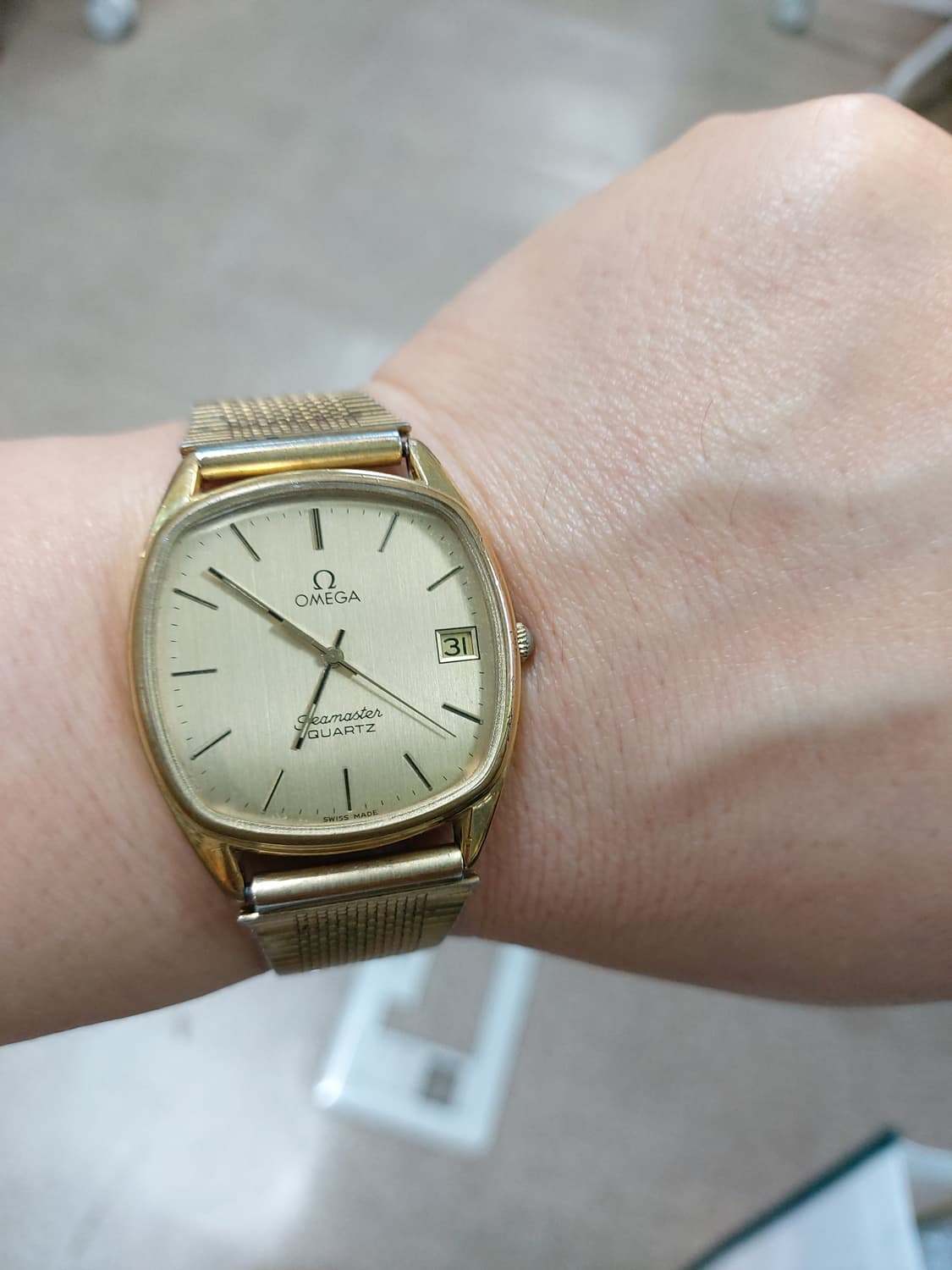 오메가 씨마스터 금장 쿼츠 시계 상품이미지4