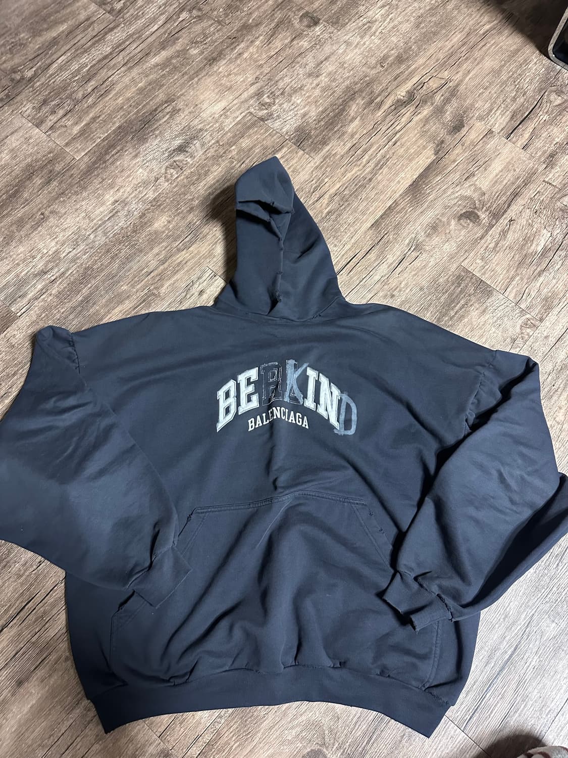 발렌시아가 비카인드 후드티 2사이즈 상품이미지2