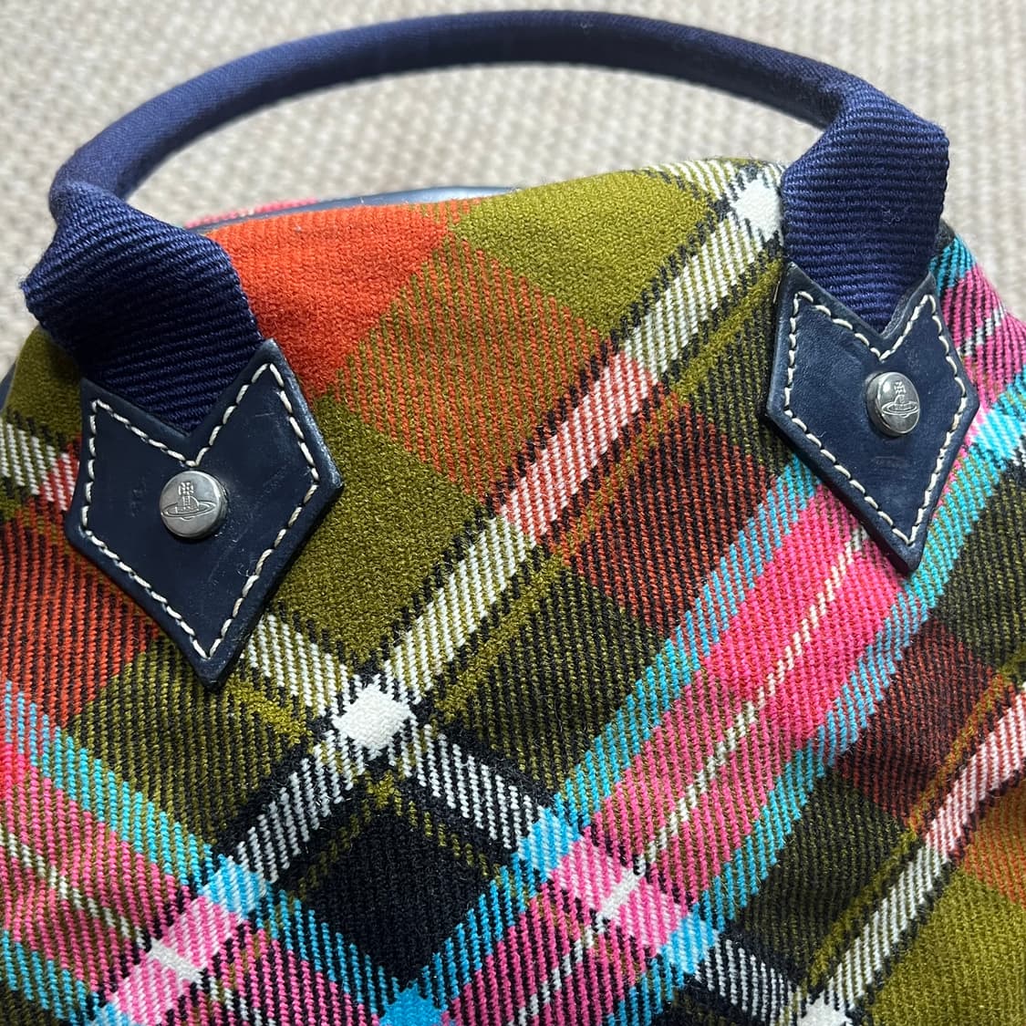 비비안웨스트우드 체크 미니 토트백 상품이미지5