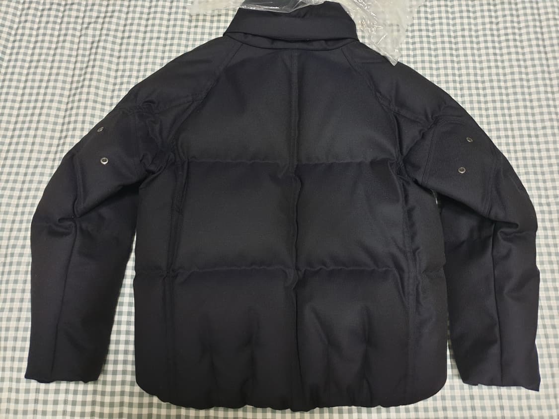 헨리코튼 ffc x도큐먼트 패딩 새제품 판매합니다. 상품이미지2